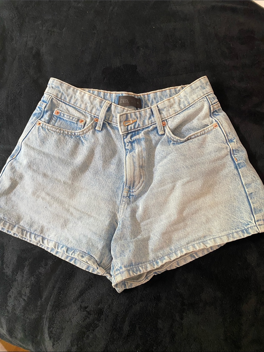 Zara Light Wash Denim Mom Shorts